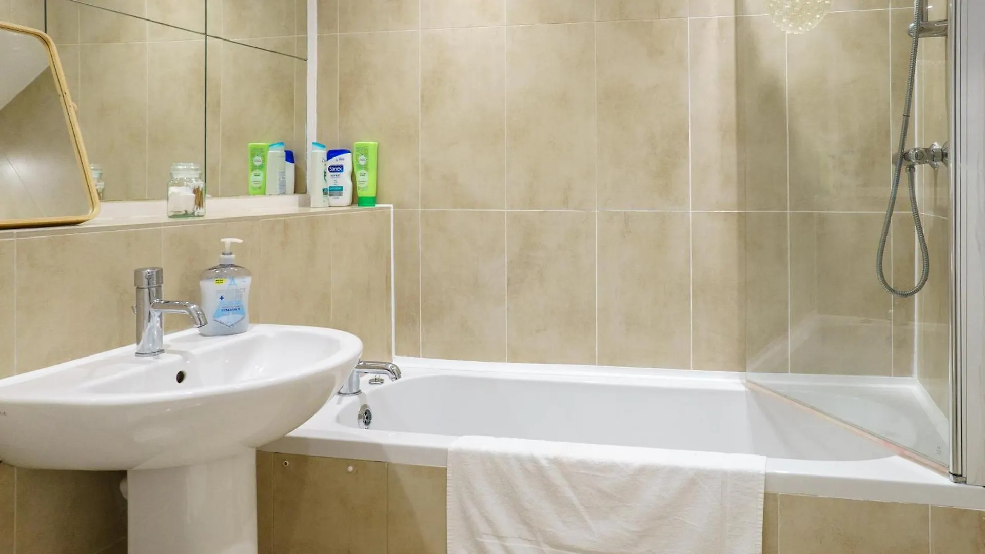 Bright Spacious 2 Bedroom Apartment In Stockbridge Edinburgh