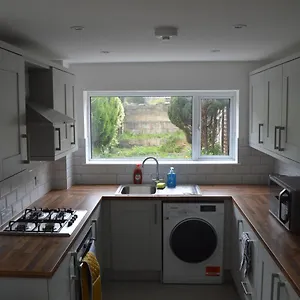 https://the-crandale-road-house.tophotelsbath.com